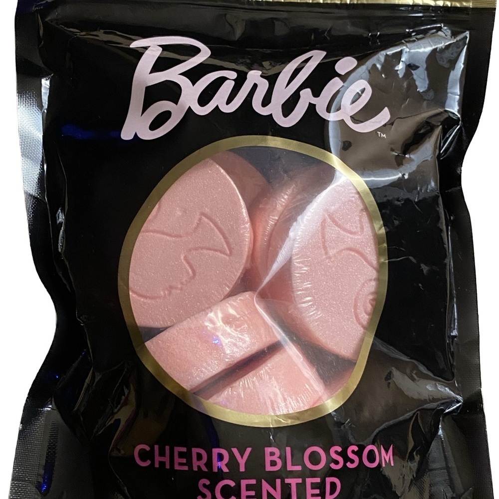 Barbie hand cream and bath bomb bundle - Picture 2 of 6